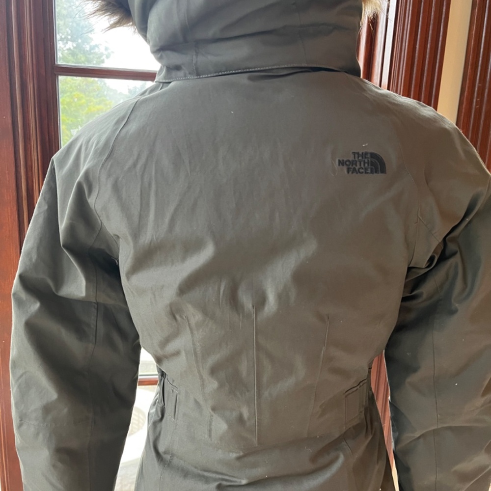 North Face Womens Down Coat - Picture 3 of 9